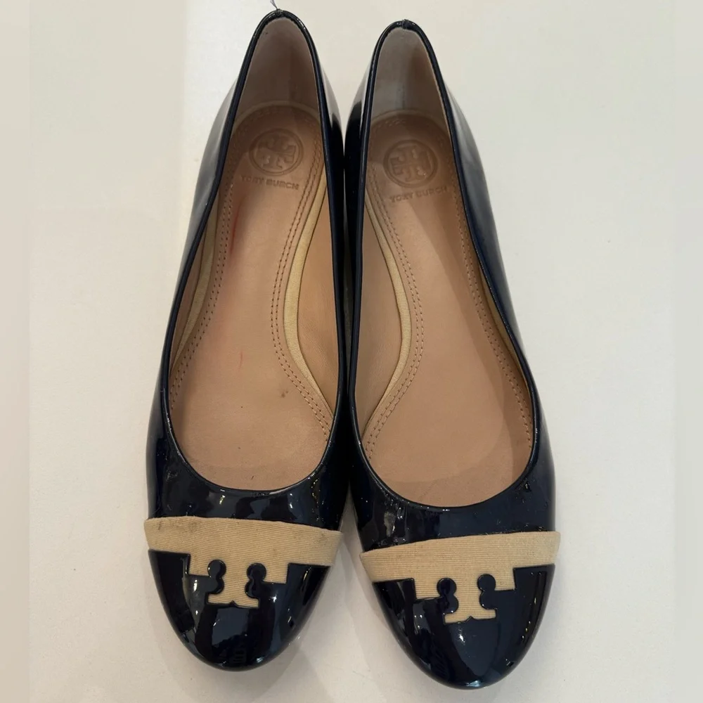 Tory Burch Gabrielle Patent Leather Logo Flats, Navy &‎ Beige, 7M